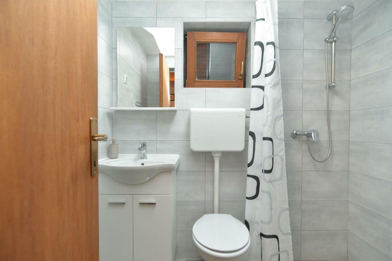 Apartment Mitar 1271 Fažana Kültér fotó